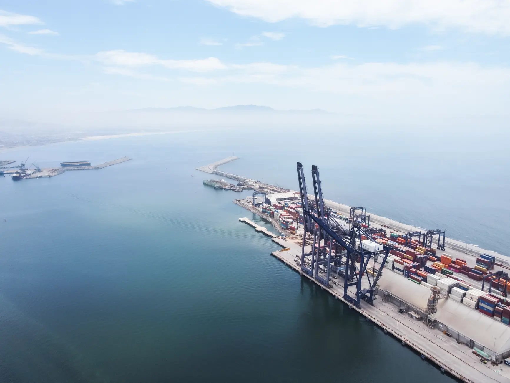 青岛亚盟国际物流：2025海运空运运费波动趋势与外贸企业成本管控策略正文配图 1