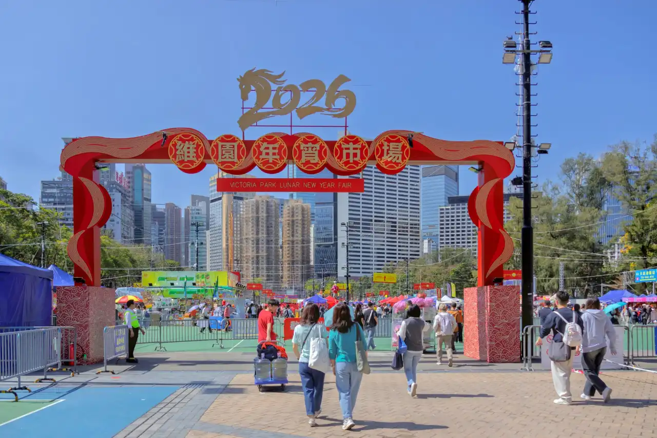 海运与空运如何选择？青岛亚盟国际物流为您对比成本与时效