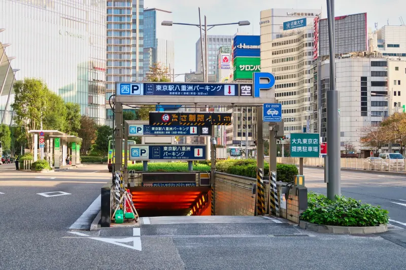 青岛亚盟国际物流服务对比：海运与空运成本效率分析