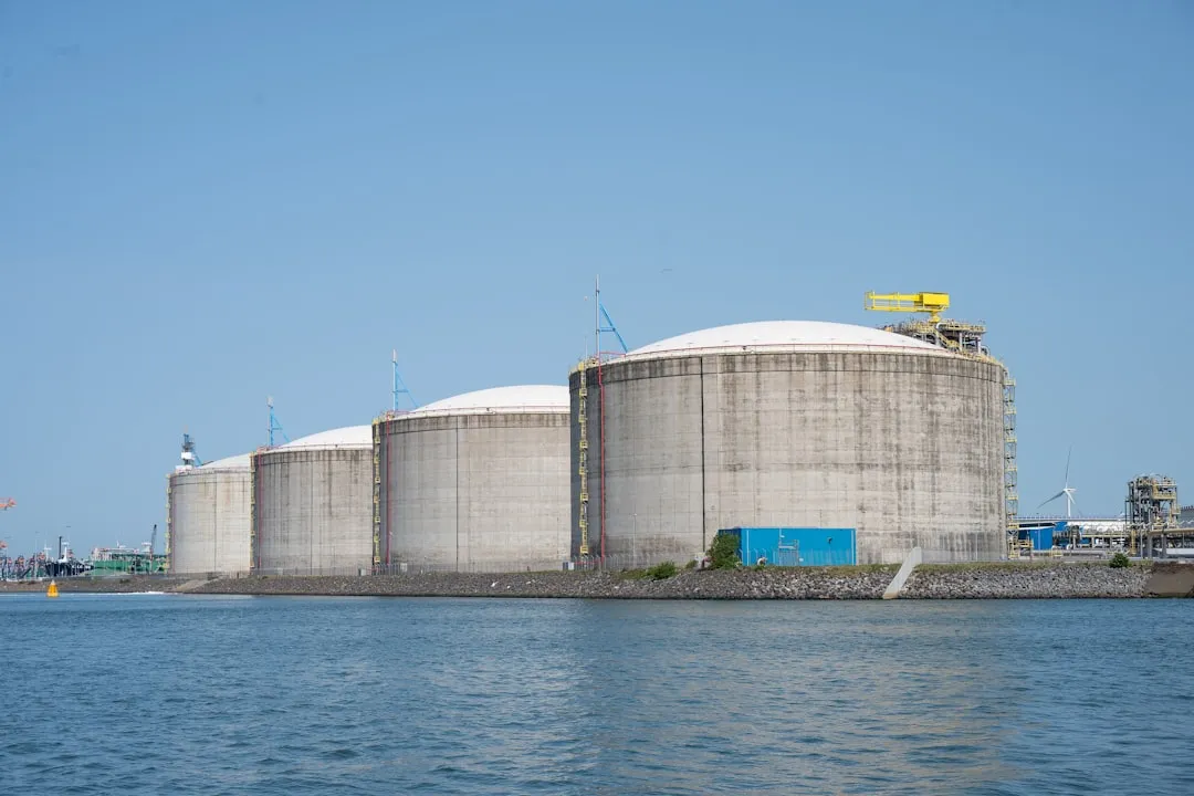 青岛国际物流货运代理行业动态：海运空运市场运价走势与舱位变化分析