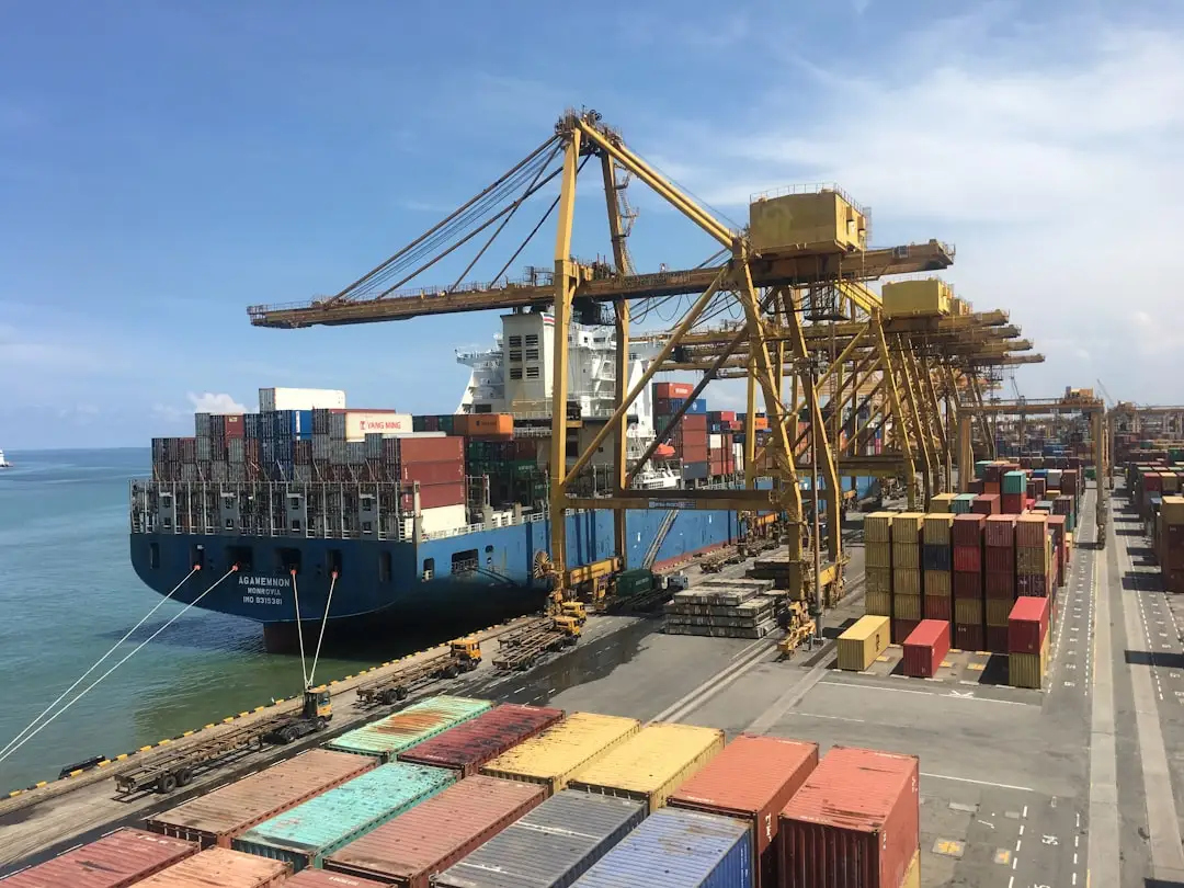 国际物流海运空运如何选？青岛亚盟国际物流解析成本与时效平衡策略正文配图 2