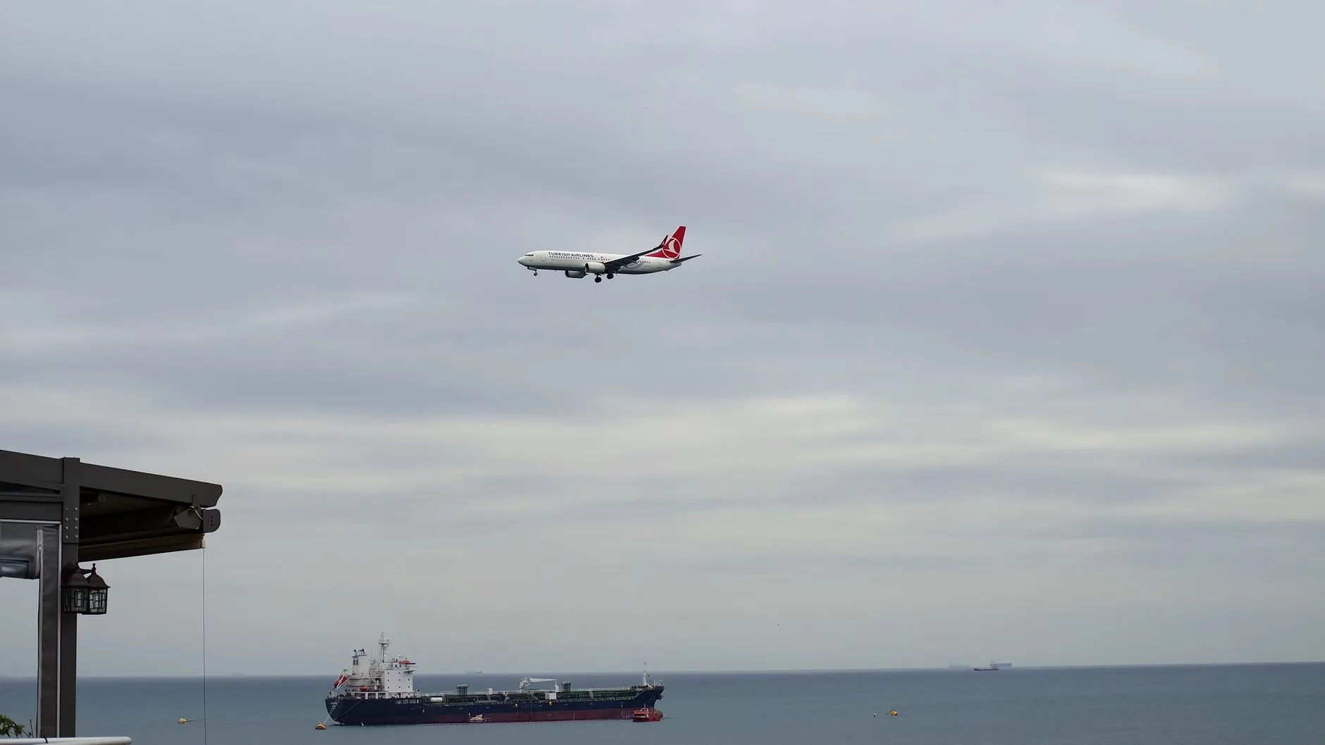 海运与空运怎么选？青岛亚盟国际物流为您对比国际运输成本与时效正文配图 2